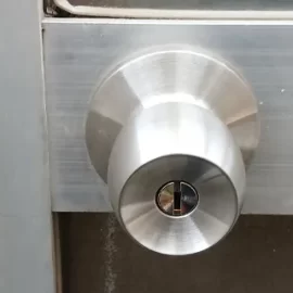 勝手口のドアノブをWEST 801に交換｜大田区下丸子