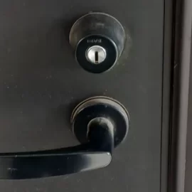 鍵の紛失に伴い玄関をサムターン回しにて解錠｜大田区西糀谷