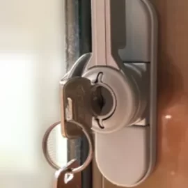 劣化により外れたクレセント錠をFUKI FK-58に交換｜大田区東海