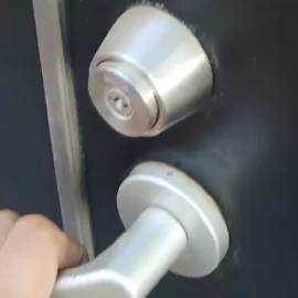 玄関鍵（MIWA U9）紛失のためドアスコープ経由でサムターン解錠│大田区大森中