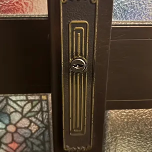 不具合を起こした召し合わせ錠