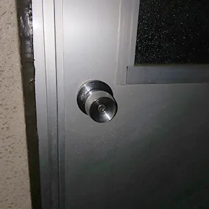 MIWAのディスクシリンダーが付いた玉座