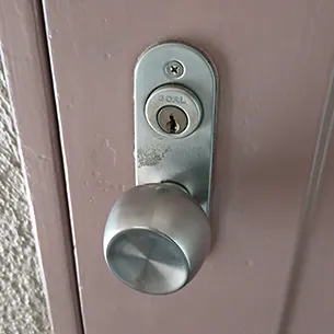 GOALのシリンダー交換前の玄関ドア