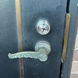 ディンプルキーに取り替えた後の玄関ドア