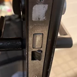 玄関ラッチ故障による解錠作業｜大阪府茨木市春日