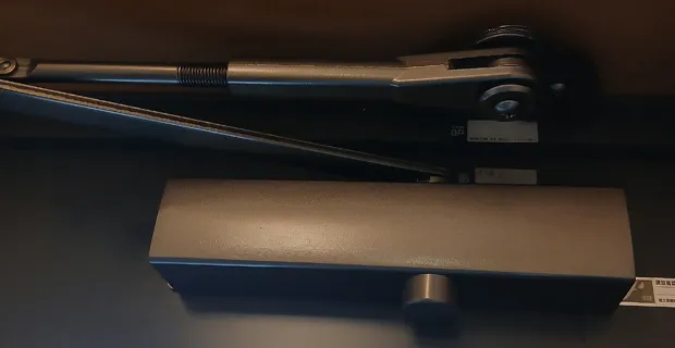 東京都町田市旭町ドアクローザー交換