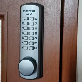 室内扉に電子錠「デジタルロックDX」を新規取り付け｜東京都町田市図師町