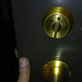 鍵の紛失に伴いドアポストよりサムターン回しで解錠｜東京都町田市原町田