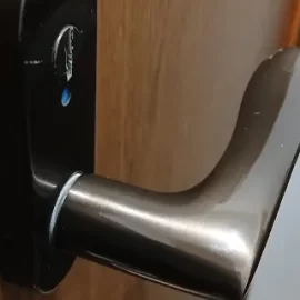 トイレのドアレバーがぐらついているため正しく取り付け｜東京都中野区新井