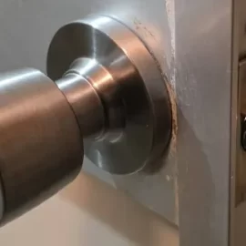 浴室扉の錆びついて動かなくなったドアノブを交換｜東京都中野区若宮