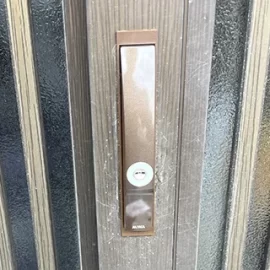 かかりにくい引き戸の鍵をMIWA PSに交換｜東京都中野区上高田