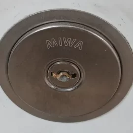 自動ドアのシリンダーに折れて詰まった鍵を除去｜東京都中野区中央