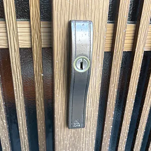 交換前の引き戸の召し合わせ錠