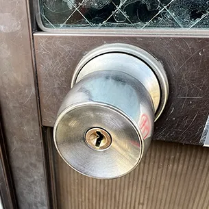 玄関の鍵付きドアノブ交換前