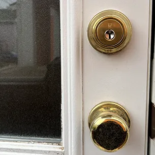 WESTの鍵に取り替えた玄関ドア