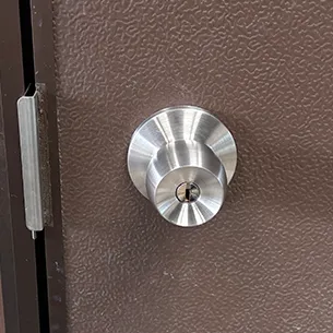 玄関の鍵付きドアノブ交換後