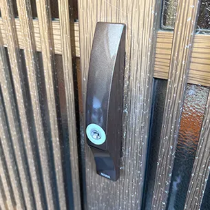 交換後の引き戸の召し合わせ錠