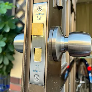 防犯対策のために玉座に交換した玄関ドア