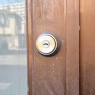 防犯対策の為に玄関の鍵を交換