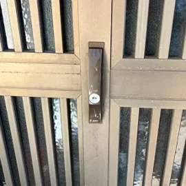 玄関引き戸の鍵交換で快適に｜大阪府茨木市水尾