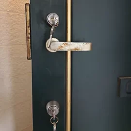 引っ越し先の家の鍵を防犯性の高い鍵へ交換｜東京都北区田端