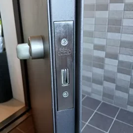 鍵が固く回らない症状を分解清掃して修理｜東京都北区西ケ原