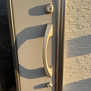 LIXILの鍵に交換した玄関ドア