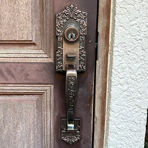 交換後のサムラッチ錠