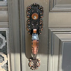 中野区でのサムラッチ錠交換後の玄関ドア