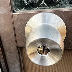 玄関の鍵付きドアノブ交換後