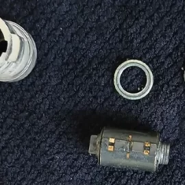 玄関の鍵が回らなくなったためシリンダーと錠ケースを洗浄｜兵庫県宝塚市泉町