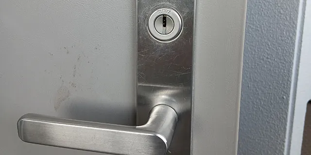 鍵の抜き差しがしにくくなった玄関鍵を修理