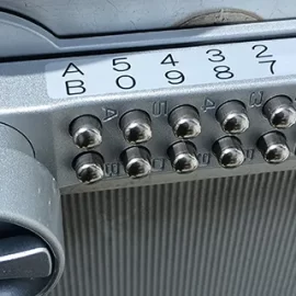 事業所の勝手口の鍵を暗証番号式に変更｜大阪府茨木市宮元町