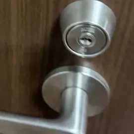 引っ越しに伴い玄関の鍵をMIWA PRディンプルシリンダーに交換｜千葉県市川市須和田