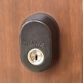 抜き挿しがしにくく回りにくい玄関の鍵をWEST 917に交換｜東京都町田市高ケ坂