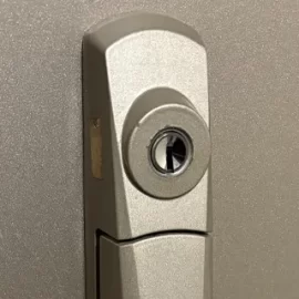 引っ越し先の玄関の鍵を逆マスター仕様で交換｜東京都町田市真光寺