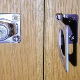 クローゼットにALPHA 2550掛金錠を設置｜東京都町田市南成瀬