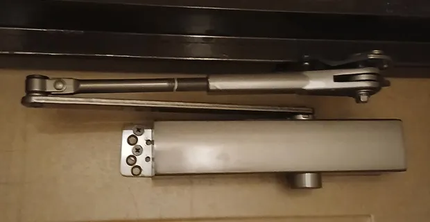 東京都町田市矢部町ドアクローザー修理