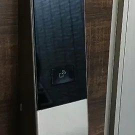 自宅玄関のカードキーを紛失したためサムターンを回して解錠｜東京都町田市金森東