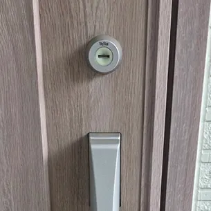 玄関の鍵を取り替える前