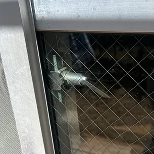 クレセント錠の不具合により締め出しトラブル発生