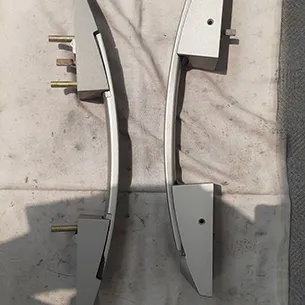 ドアから取り外したプッシュプル錠