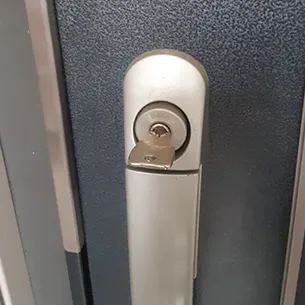 鍵穴から抜けなくなった玄関の鍵