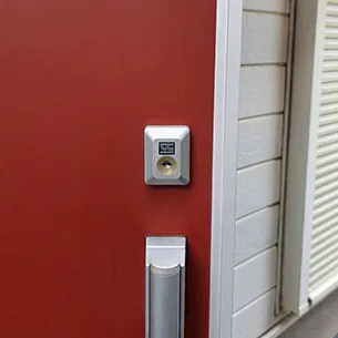 電子錠に取り替える前の玄関ドア