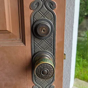 不具合を起こした玄関鍵