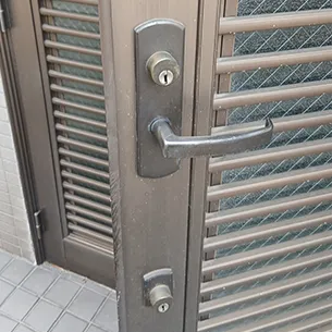 鍵を取り替える前の玄関鍵