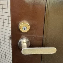 玄関ドアの鍵が引っかかる症状を修理｜大阪府茨木市駅前