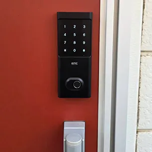 電子錠に取り替えた後の玄関ドア