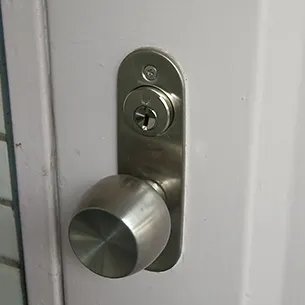 シリンダー交換後の玄関ドア