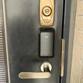 玄関鍵を暗証番号式の電子錠に交換｜大阪府茨木市春日